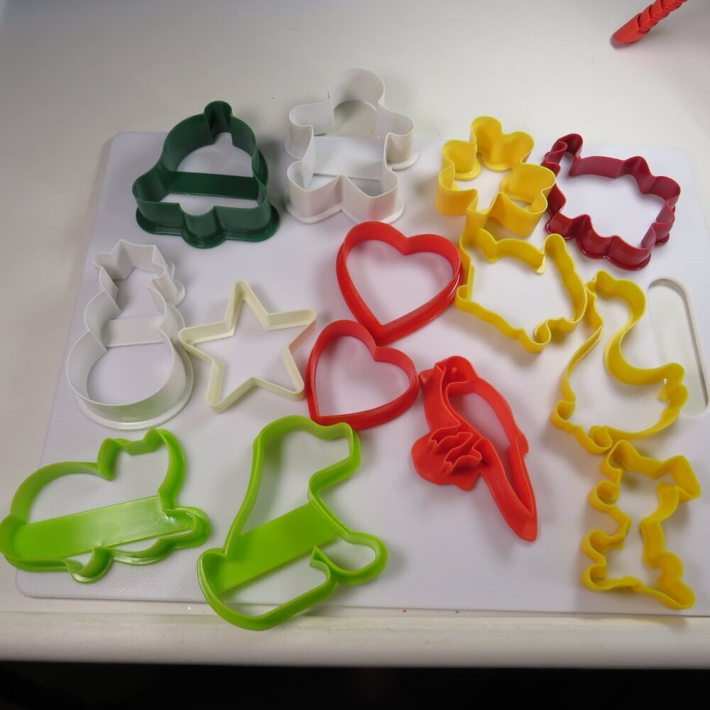 Variety of (14) Cookie Cutters for all seasons